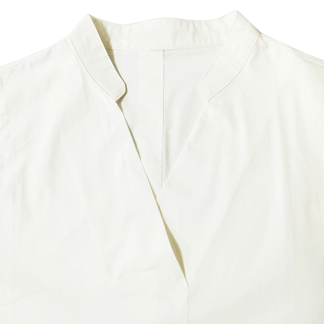 V-neck shirt with three-quarter sleeve
