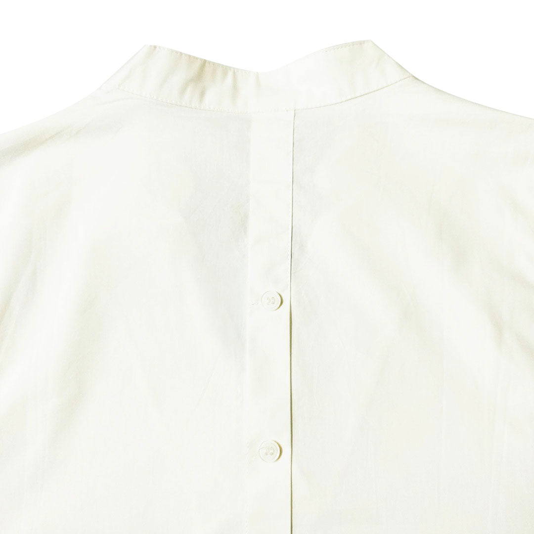 V-neck shirt with three-quarter sleeve