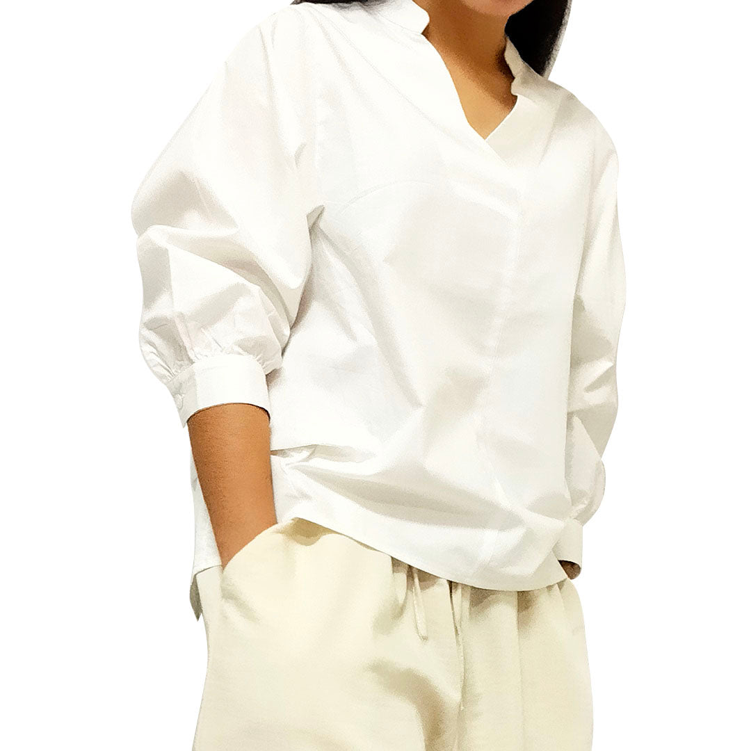 V-neck shirt with three-quarter sleeve