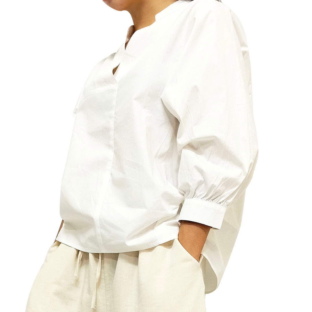 V-neck shirt with three-quarter sleeve
