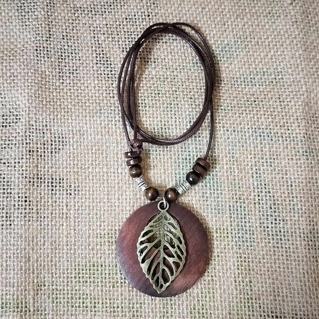 Vintage Ethnic Style Beaded Wooden Hollow Pendant Necklace (Leaves)