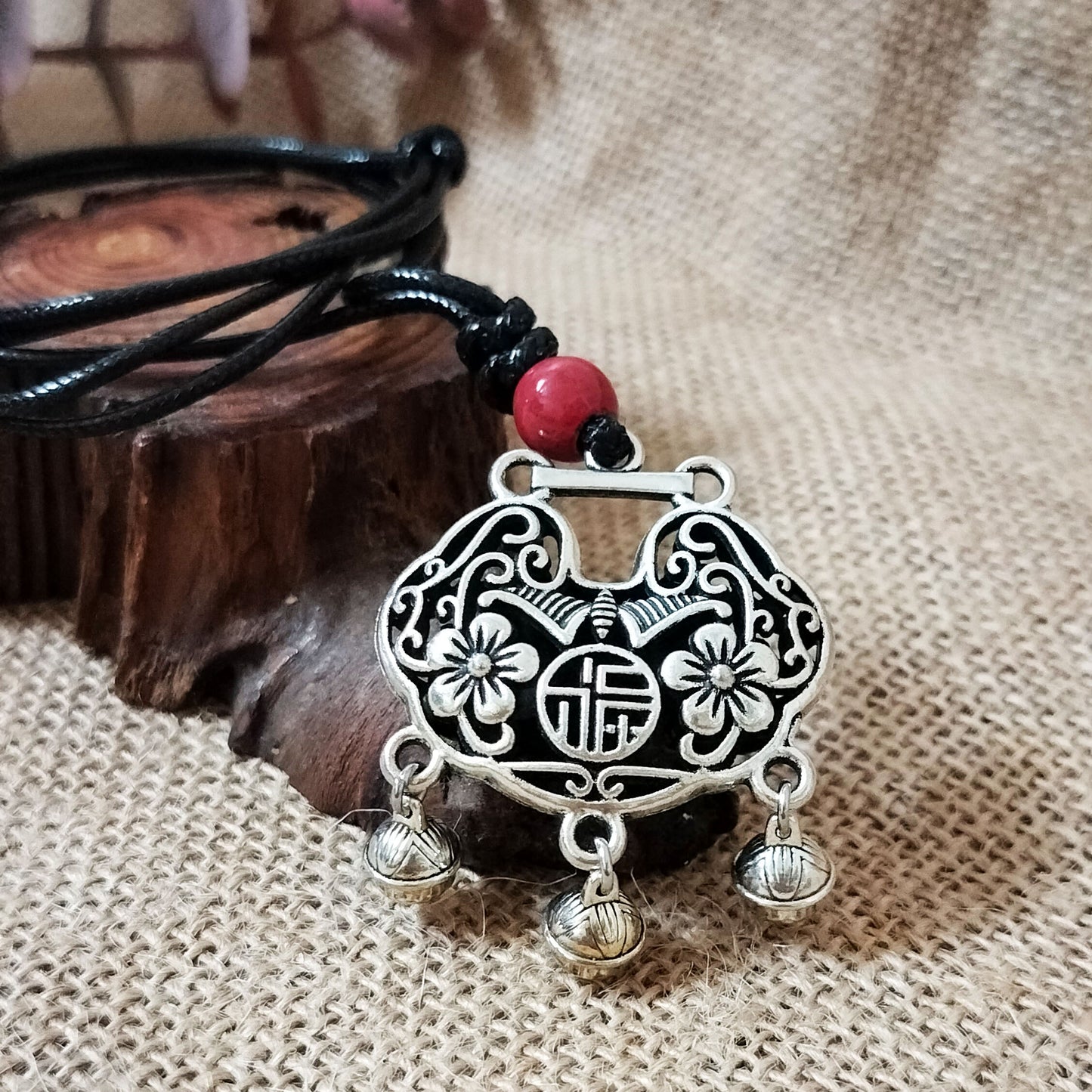复古藏银繁荣花卉保平安锁项链